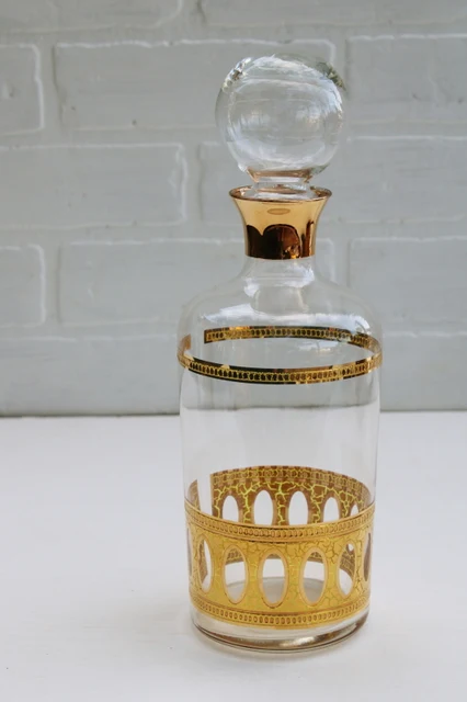 Antiqua gold-oval decanter with round stopper